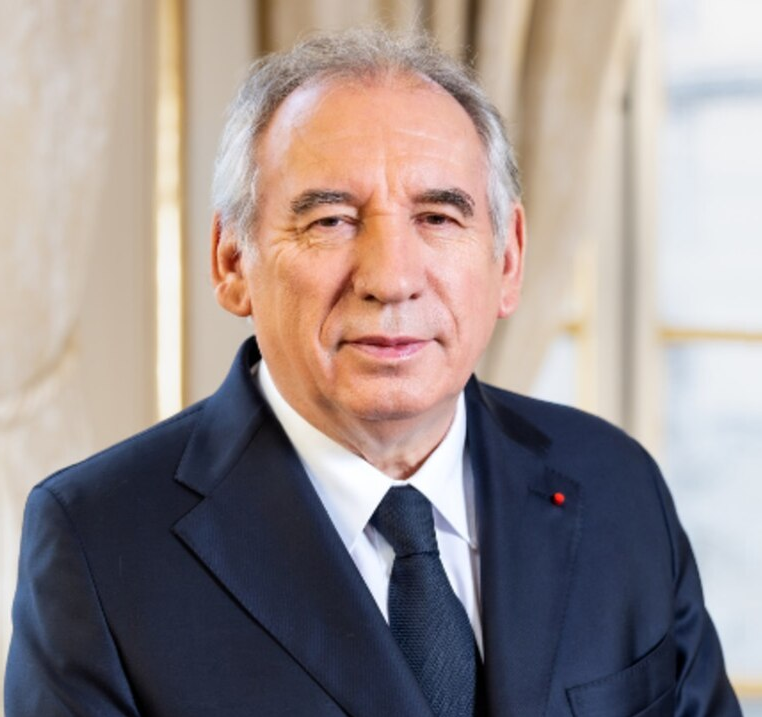 François Bayrou https://www.info.gouv.fr/les-anciens-premiers-et-premieres-ministres-de-la-ve-republique/francois-bayrou